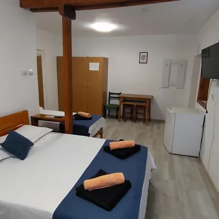Holiday House Costinesti-2